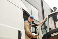 delivering parcel by the van 7MQ2HFU